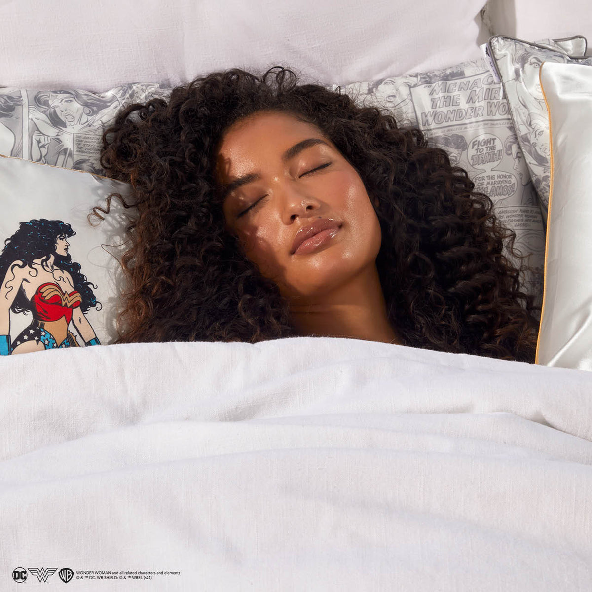 Kitsch x Wonder Woman Satin Pillowcase in Comic Print - King